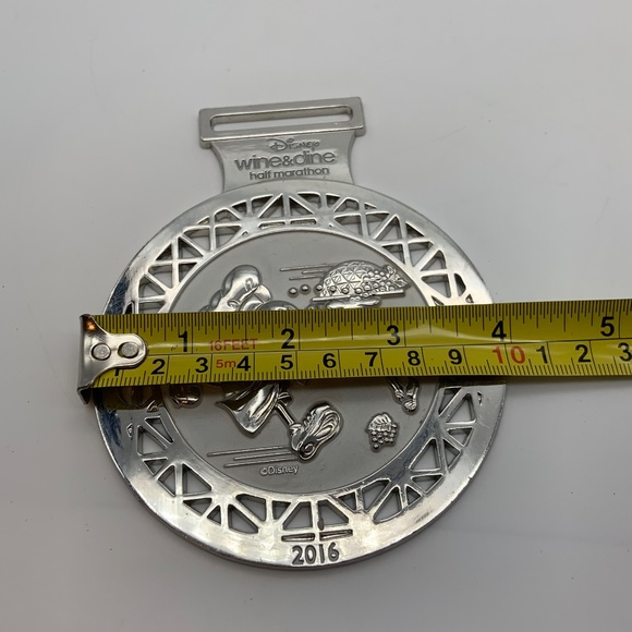 Walt Disney World Mickey Mouse Wine & Dine Half Marathon 2016 Silver Tone Medal - Picture 11 of 11